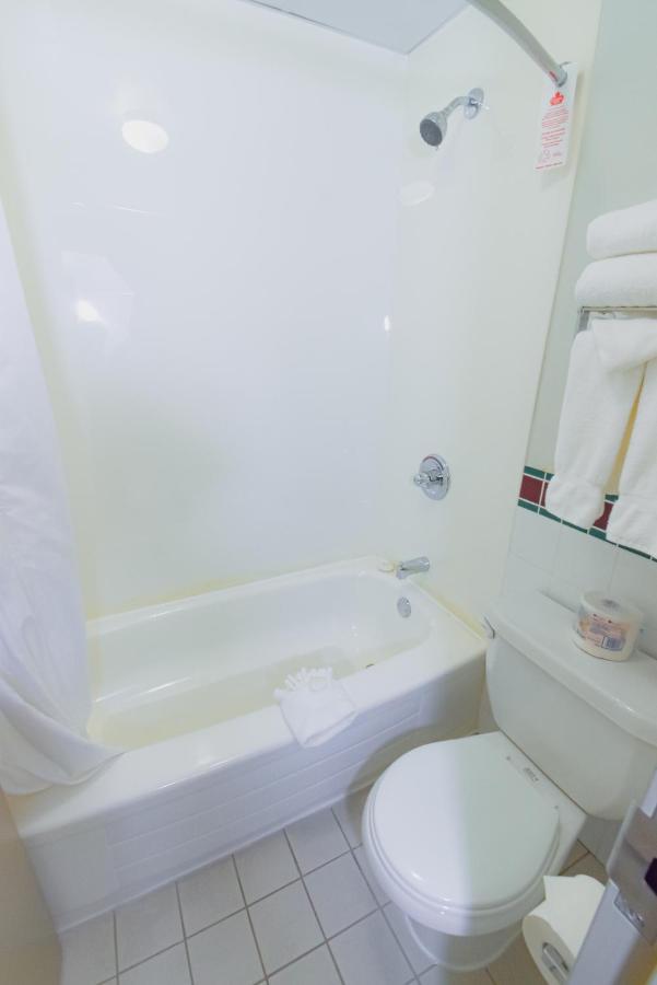 Canad Inns Destination Centre Windsor Park 温尼伯 外观 照片